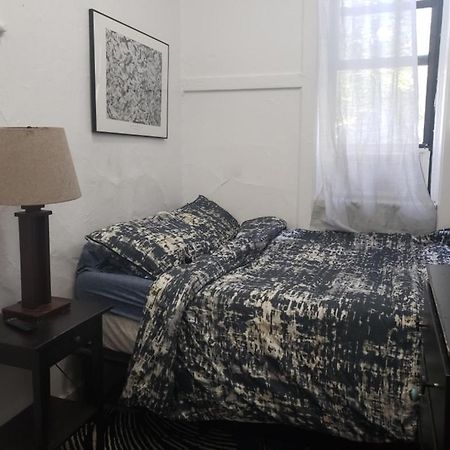 Private Room In East Village Apartment Нью-Йорк Экстерьер фото